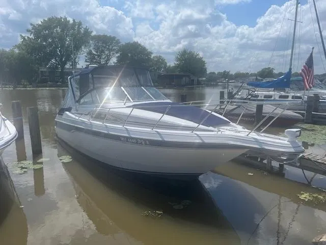 The Image of 1995 Monterey 296 Cruiser docked on a sunny day. - 0