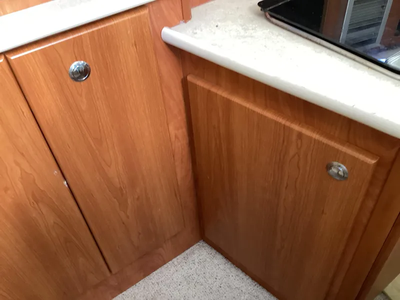 Slide: The Image of 2004 Bayliner 2655 Ciera kitchen cabinets and countertop. - 29