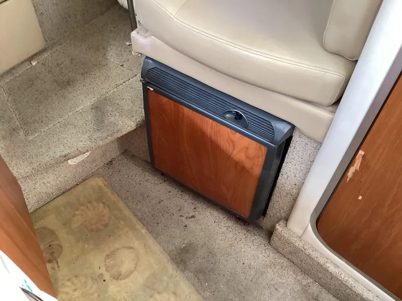 Slide: The Image of 2004 Bayliner 2655 Ciera interior with wooden panel and carpeted floor. - 30