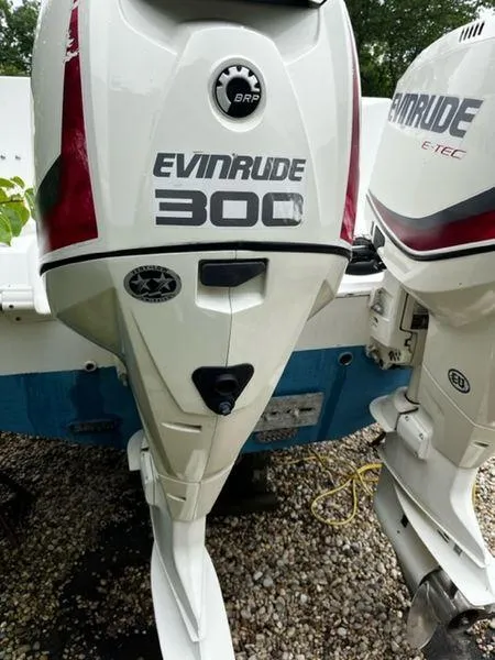Slide: The Image of Evinrude 300 outboard motors on a 2004 Boston Whaler 320 Outrage boat. - 31