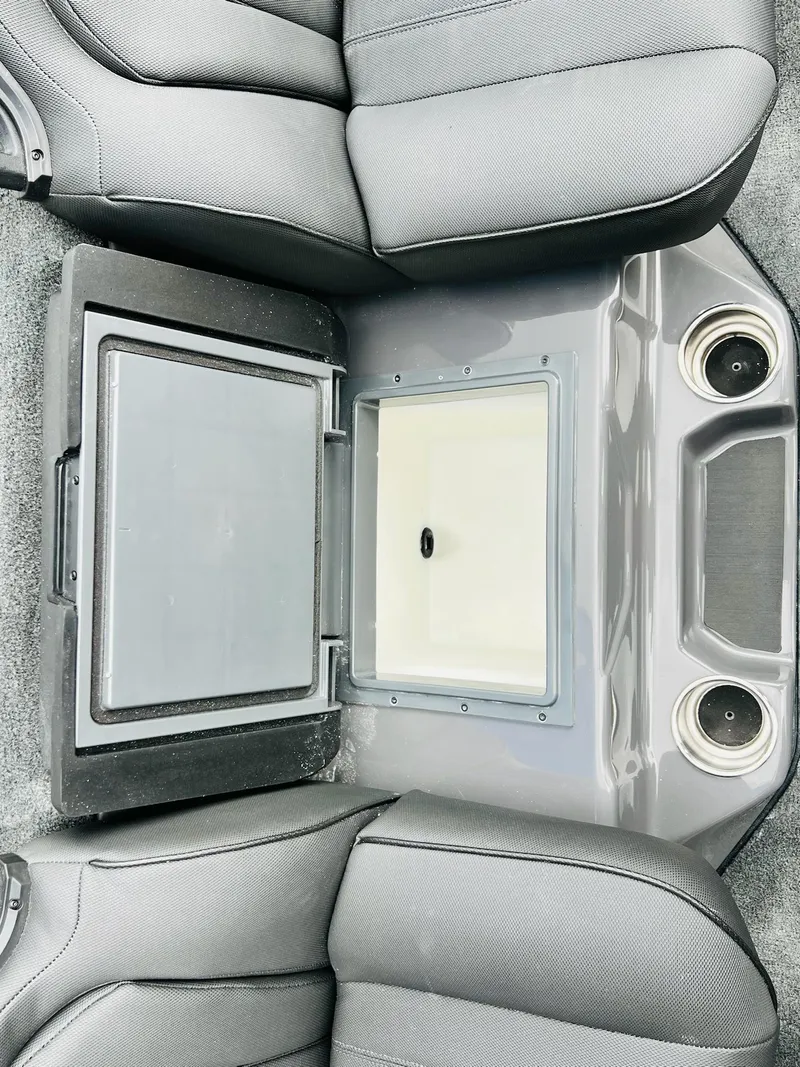 Slide: The Image of Skeeter ZXR 21 2025 - 10