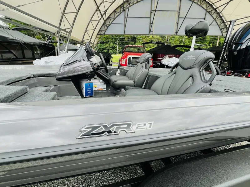 Slide: The Image of Skeeter ZXR 21 2025 - 11