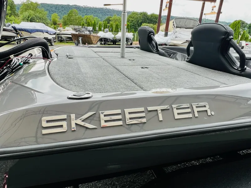 Slide: The Image of Skeeter ZXR 21 2025 - 12