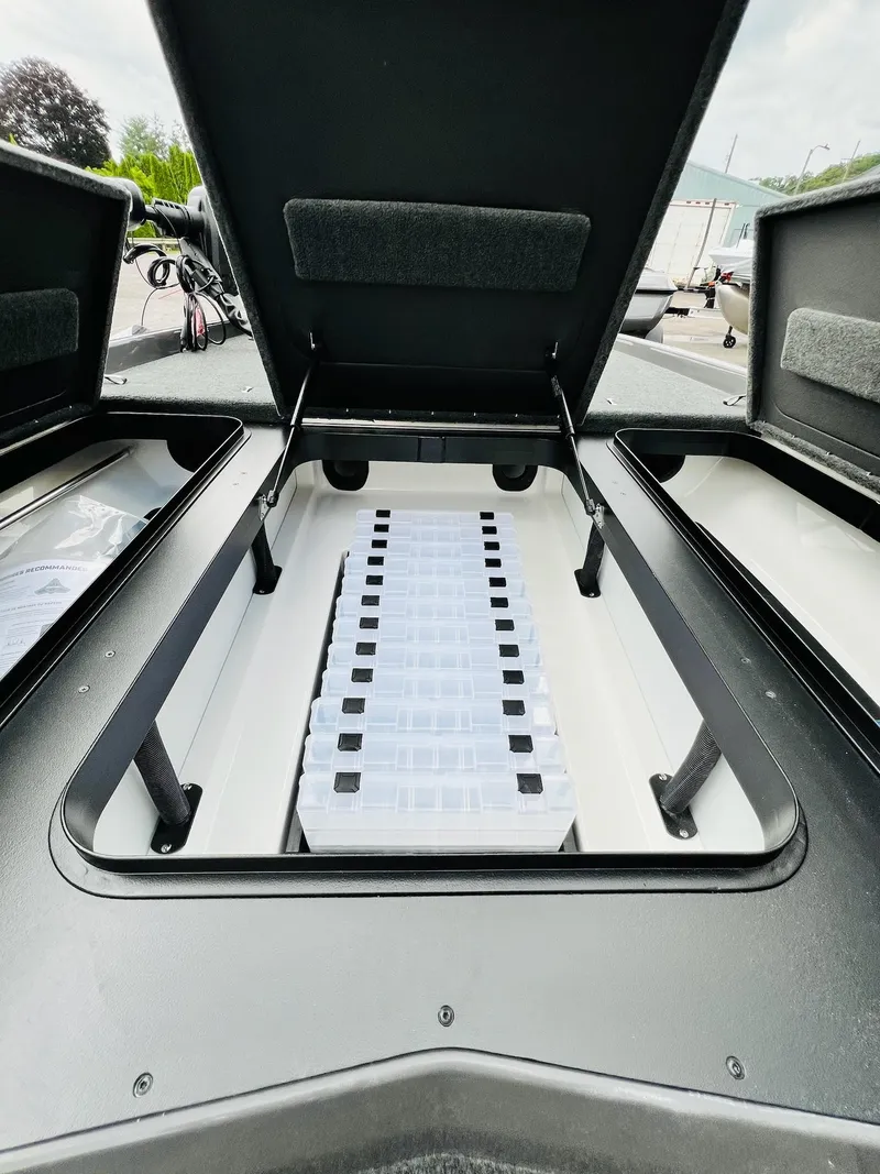 Slide: The Image of Skeeter ZXR 21 2025 - 17