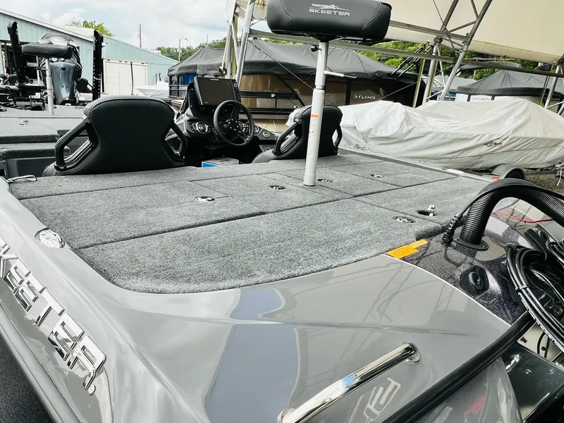 Slide: The Image of Skeeter ZXR 21 2025 - 18