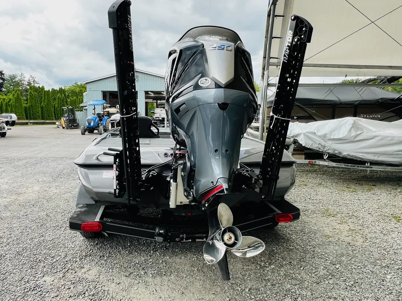 Slide: The Image of Skeeter ZXR 21 2025 - 19