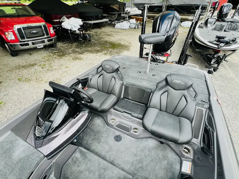 Slide: The Image of Skeeter ZXR 21 2025 - 2