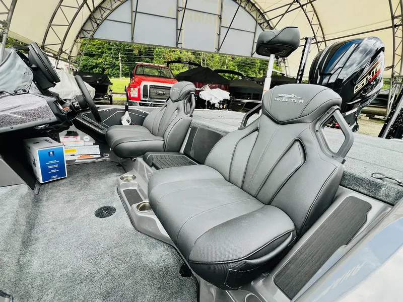 Slide: The Image of Skeeter ZXR 21 2025 - 21