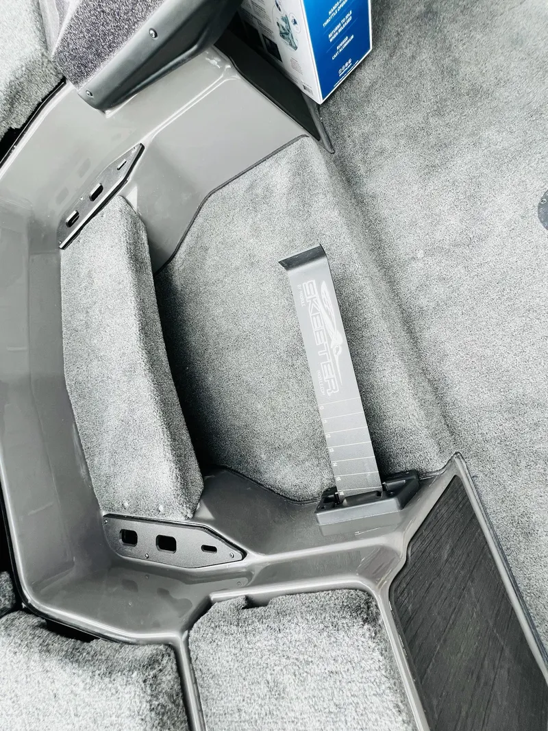 Slide: The Image of Skeeter ZXR 21 2025 - 28