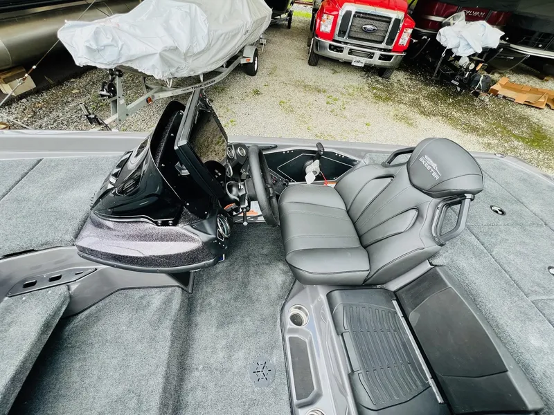 Slide: The Image of Skeeter ZXR 21 2025 - 5