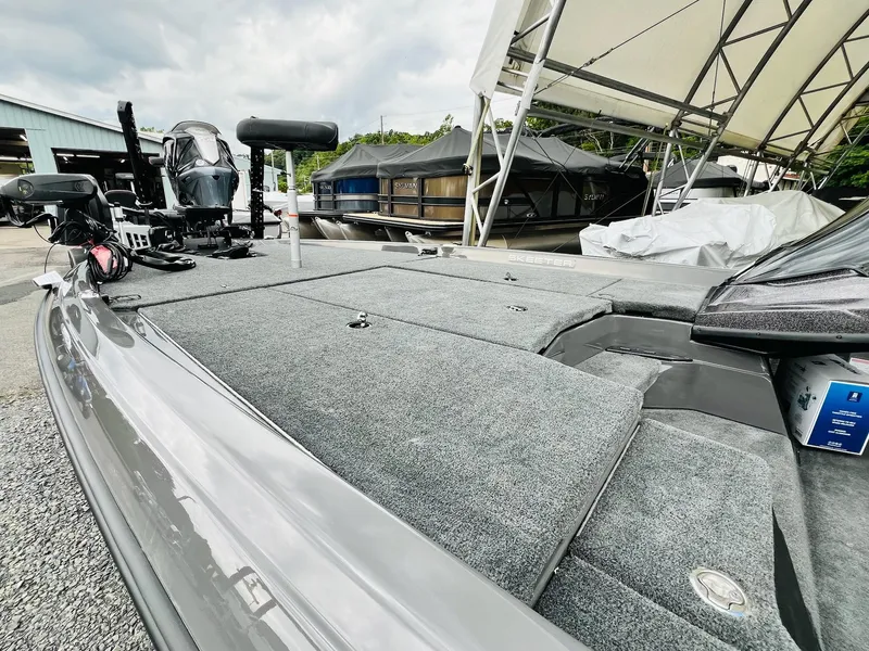 Slide: The Image of Skeeter ZXR 21 2025 - 8