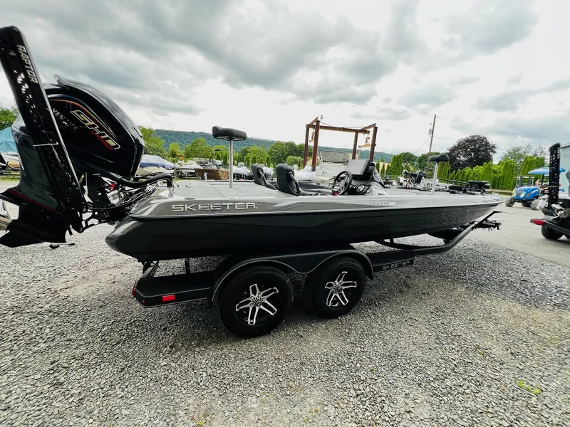 Slide: The Image of Skeeter ZXR 21 2025 - 9