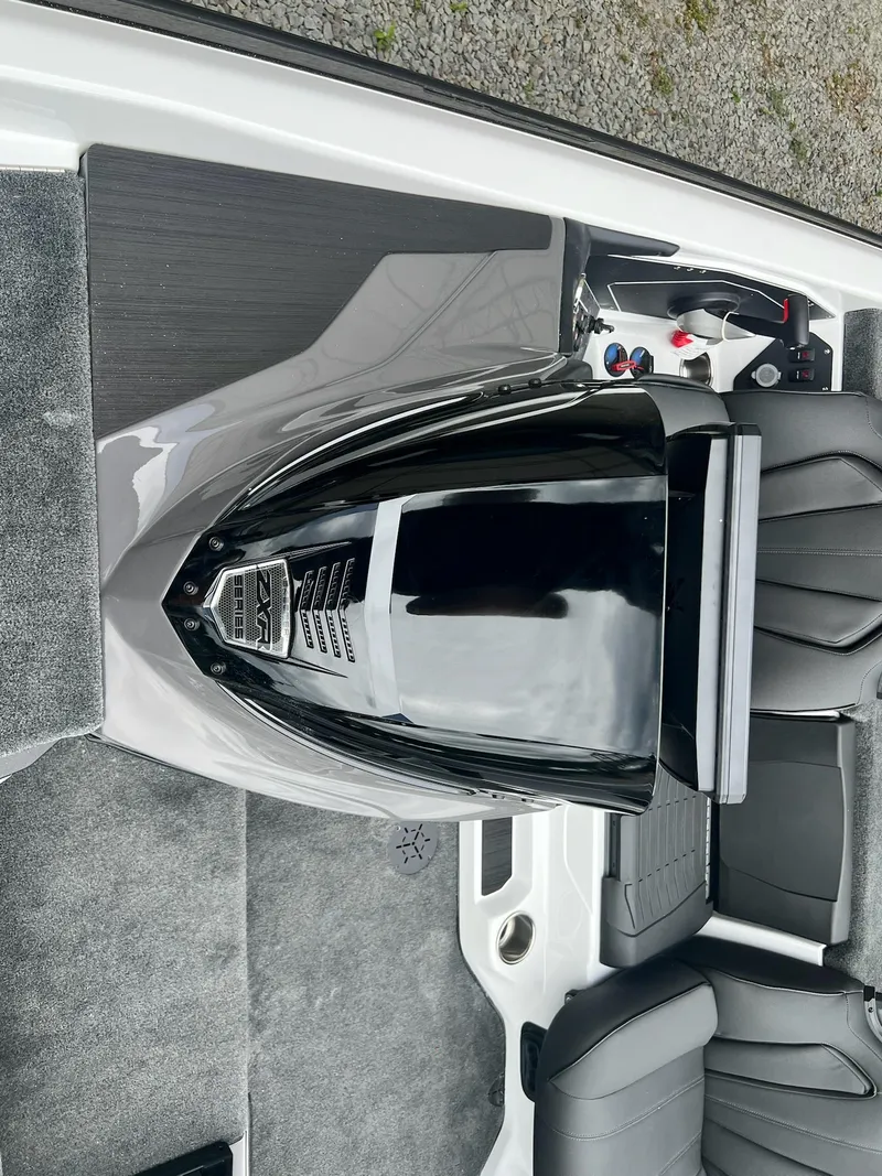 Slide: The Image of Skeeter ZXR20 2025 - 13