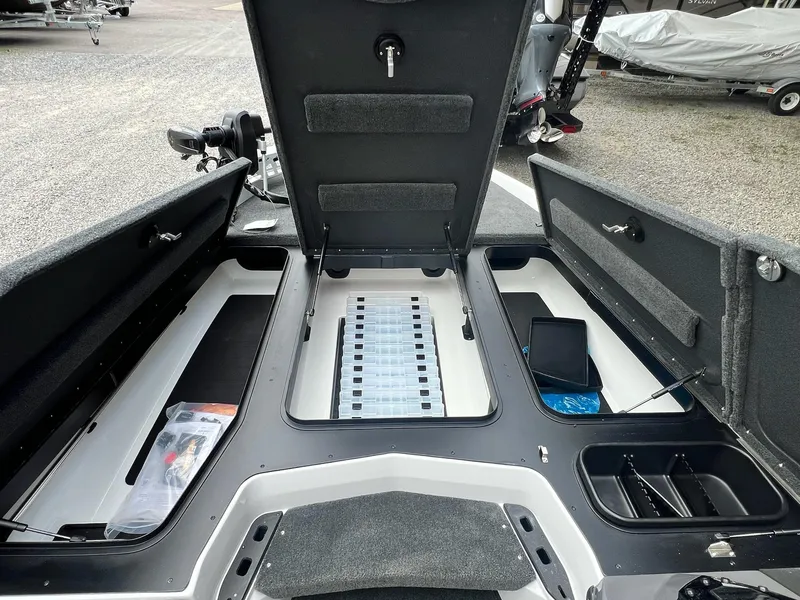 Slide: The Image of Skeeter ZXR20 2025 - 15