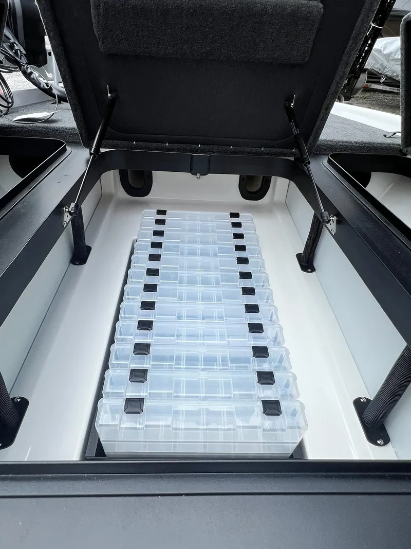 Slide: The Image of Skeeter ZXR20 2025 - 20