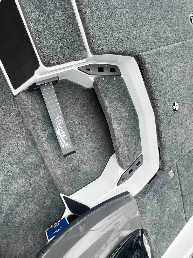 Slide: The Image of Skeeter ZXR20 2025 - 21