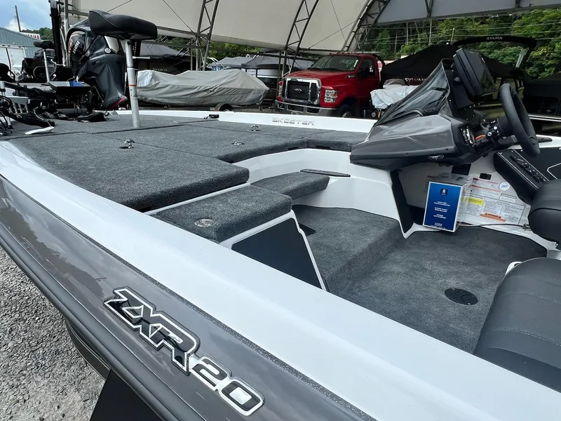 Slide: The Image of Skeeter ZXR20 2025 - 25