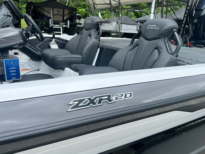 Slide: The Image of Skeeter ZXR20 2025 - 27