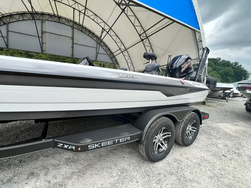 Slide: The Image of Skeeter ZXR20 2025 - 30