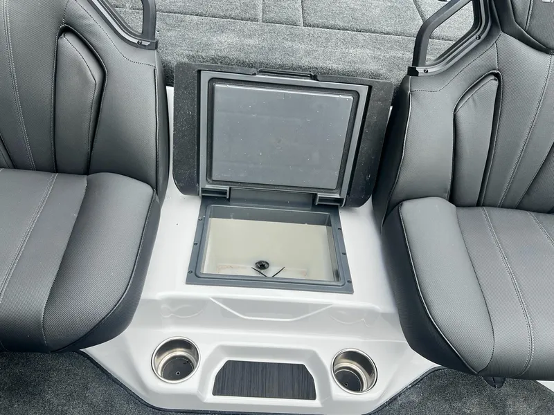 Slide: The Image of Skeeter ZXR20 2025 - 31