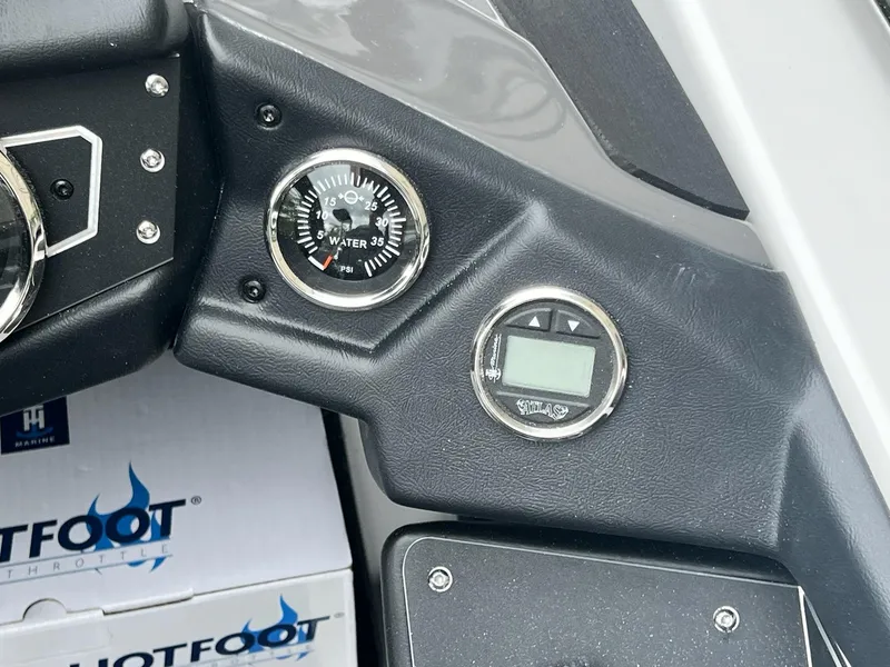 Slide: The Image of Skeeter ZXR20 2025 - 33