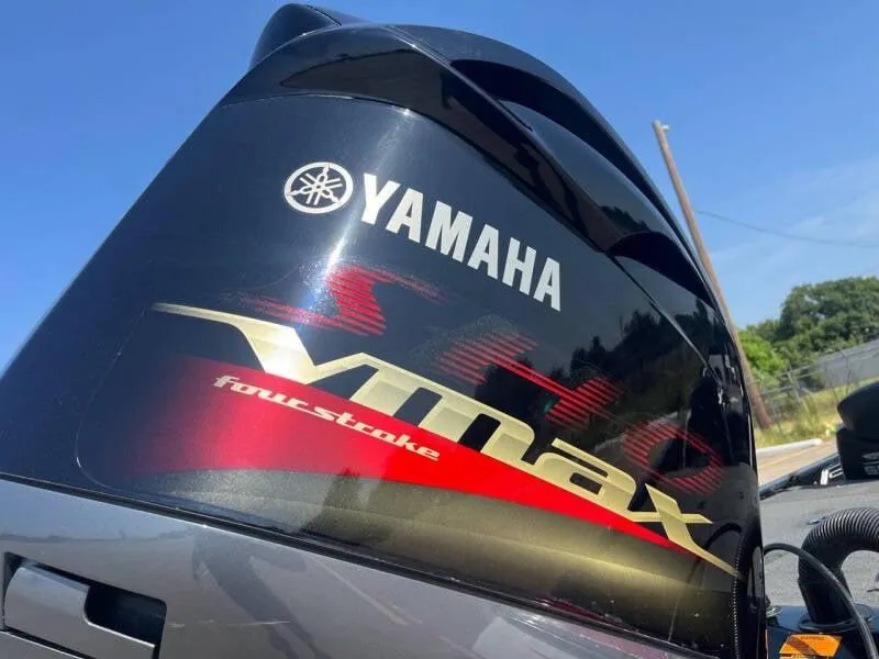 Slide: The Image of Close-up of Yamaha VMAX four-stroke engine on 2016 Skeeter ZX 250 boat. - 17