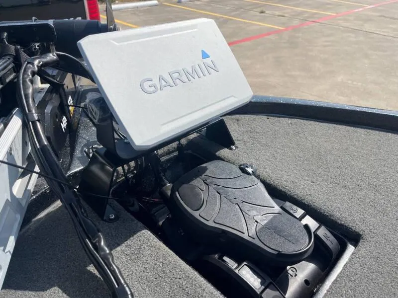 Slide: The Image of Garmin fishfinder on 2016 Skeeter ZX 250 boat deck. - 20