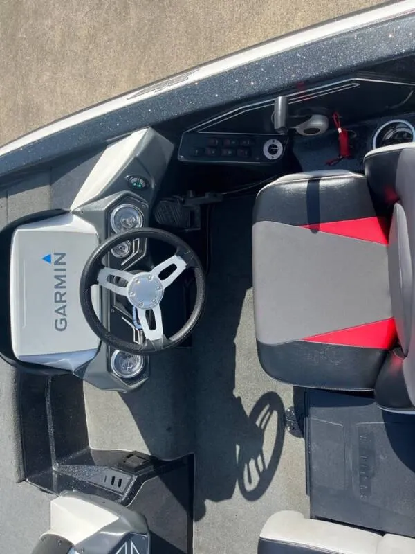 Slide: The Image of 2016 Skeeter ZX 250 boat cockpit with Garmin navigation system. - 30