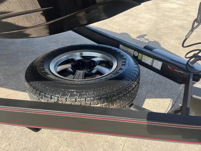 Slide: The Image of 2016 Skeeter ZX 250 spare tire mounted on trailer. - 38