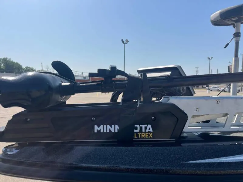 Slide: The Image of Minn Kota Ultrex trolling motor on a 2016 Skeeter ZX 250 boat. - 40