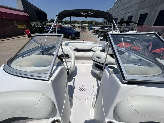 Slide: The Image of 2015 Tahoe Q7i boat interior with seating and windshield. - 7