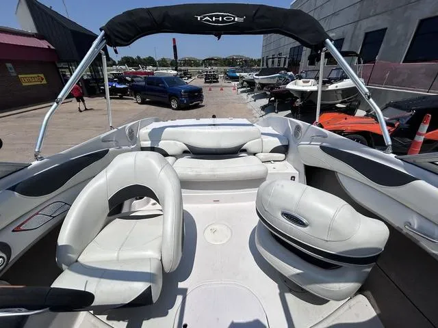 Slide: The Image of 2015 Tahoe Q7i boat interior with white seating and black canopy. - 8