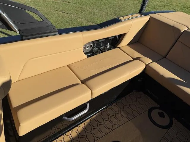 Slide: The Image of MasterCraft NXT24 2022 - 15