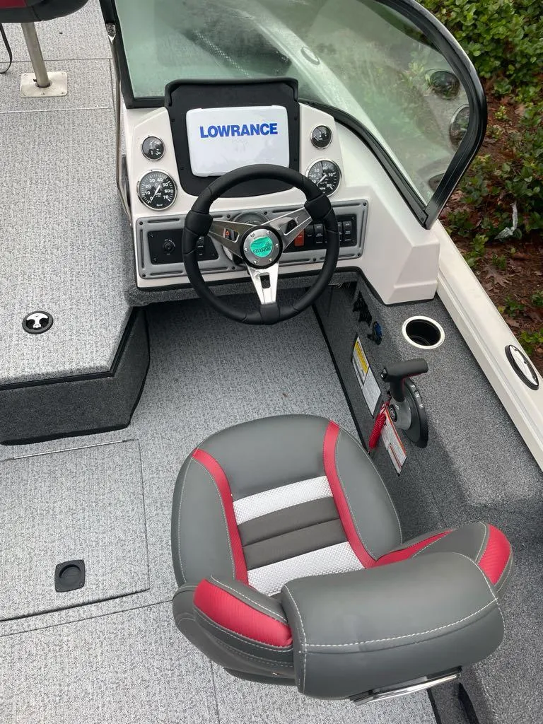 Slide: The Image of Ranger VS1682SC Angler 2024 - 63