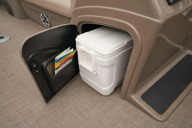 Slide: The Image of Sun Tracker Party Barge 22 DLX 2023 - 17