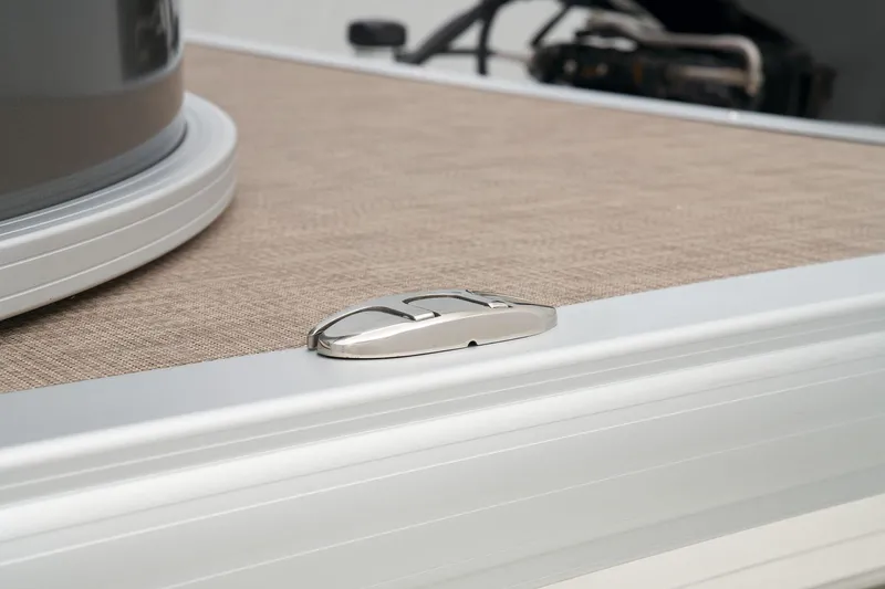 Slide: The Image of Sun Tracker Party Barge 22 DLX 2023 - 41