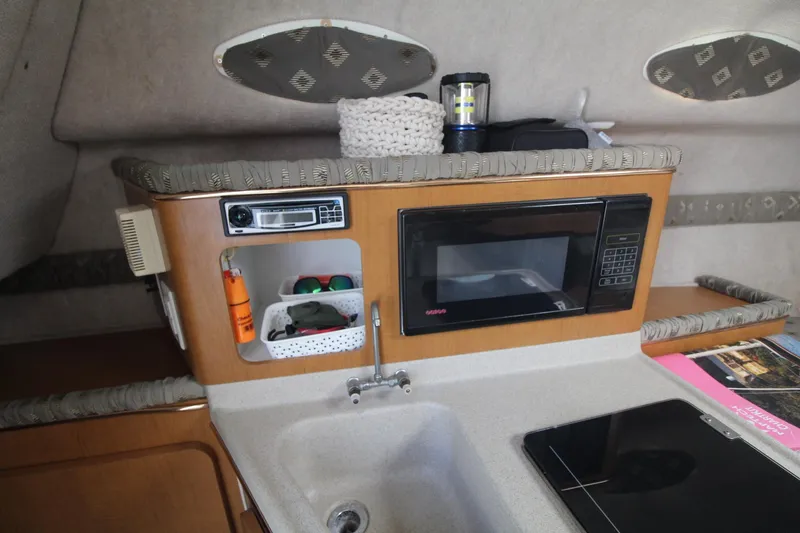 Slide: The Image of Wellcraft 2600 Martinique 2000 - 22