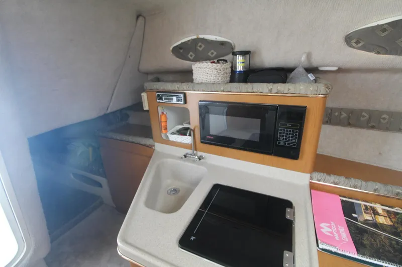 Slide: The Image of Wellcraft 2600 Martinique 2000 - 24