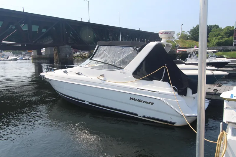 Slide: The Image of Wellcraft 2600 Martinique 2000 - 4