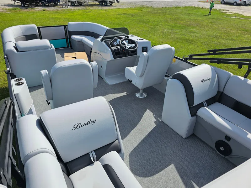 Slide: The Image of 2025 Bentley Legacy 243 Navigator Tritoon (Sport 3) - 11