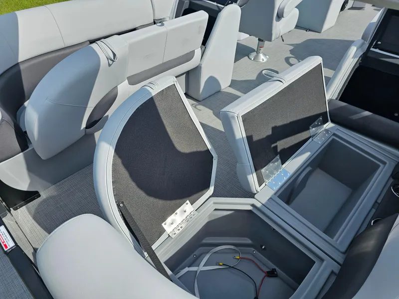 Slide: The Image of 2025 Bentley Legacy 243 Navigator Tritoon (Sport 3) - 15