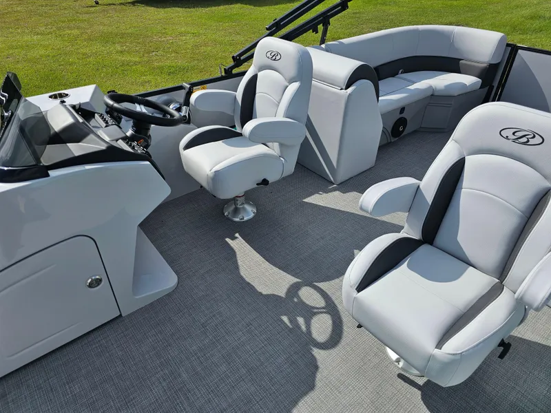 Slide: The Image of 2025 Bentley Legacy 243 Navigator Tritoon (Sport 3) - 16