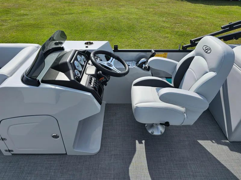 Slide: The Image of 2025 Bentley Legacy 243 Navigator Tritoon (Sport 3) - 17