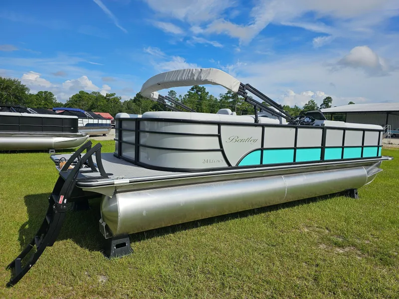 Slide: The Image of 2025 Bentley Legacy 243 Navigator Tritoon (Sport 3) - 6