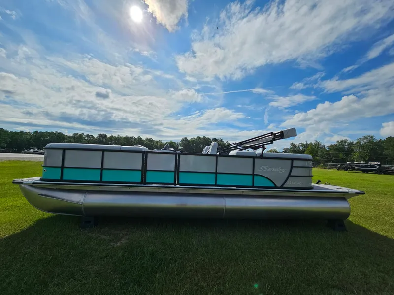 Slide: The Image of 2025 Bentley Legacy 243 Navigator Tritoon (Sport 3) - 7