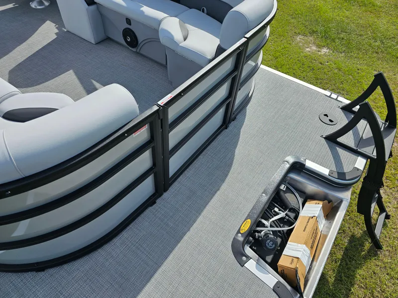 Slide: The Image of 2025 Bentley Legacy 243 Navigator Tritoon (Sport 3) - 9