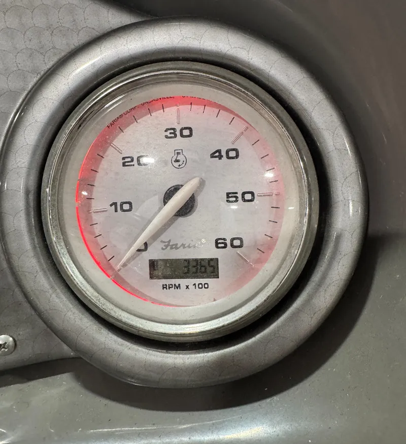 Slide: The Image of Tachometer of 2013 Rinker 276 Captiva Bowrider showing RPM reading. - 38