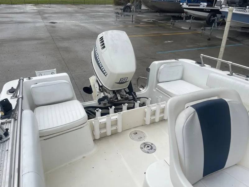 Slide: The Image of 2000 Hydra-Sports 212 Seahorse boat interior with outboard motor and seating. - 21