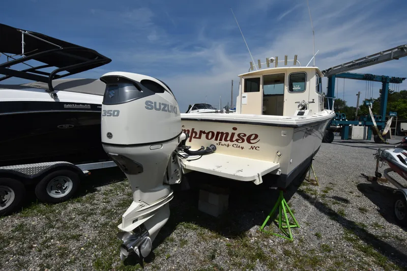Slide: The Image of 2004 Parker 2520 Deep Vee Sport Cabin boat with Suzuki 350 outboard motor. - 5