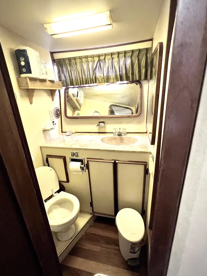 Slide: The Image of Chris-Craft Corinthian 480 1986 - 51